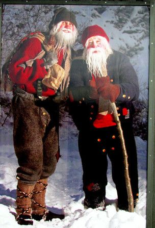 Yule Lads - Autor: lusinemarg - Quelle: http://en.wikipedia.org/wiki/File:Yule_lads_in_Dimmuborgir.JPG